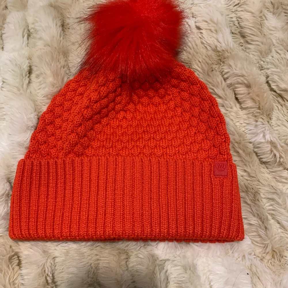 Bubble Knit Pom Beanie